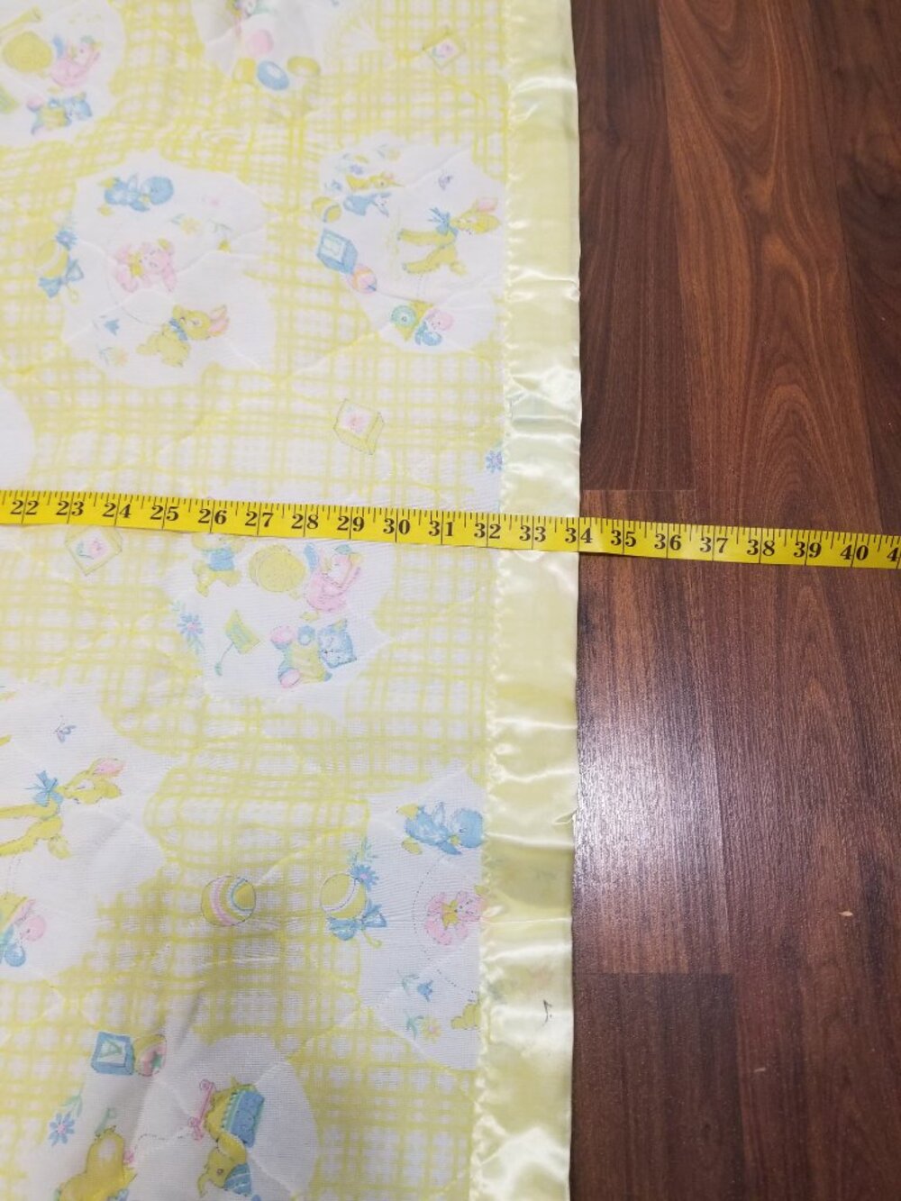 Vintage Baby Blanket/Quilt, Yellow w/ baby animals - Picture 9 of 11